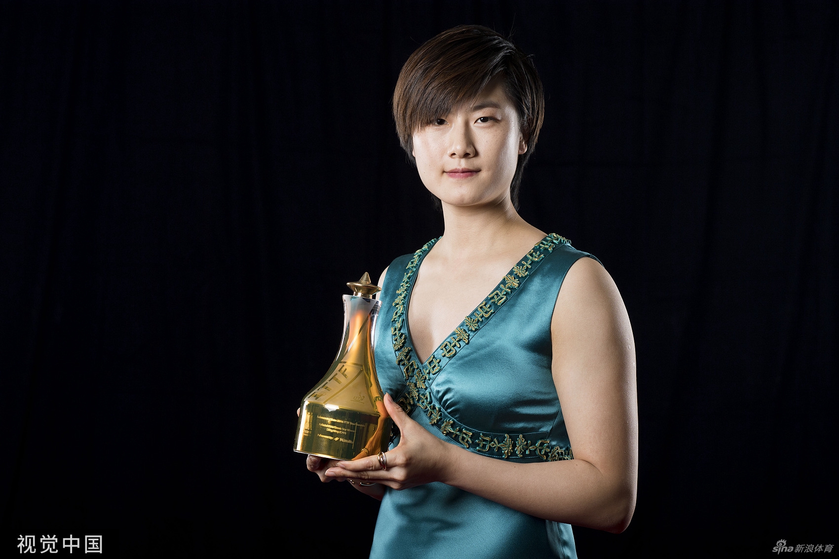 奥运冠军丁宁宣布退役 将就读北京大学