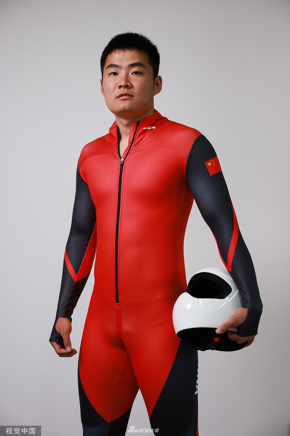 钢架雪车国家队拍摄写真 黎禹汐神似欧阳娜娜