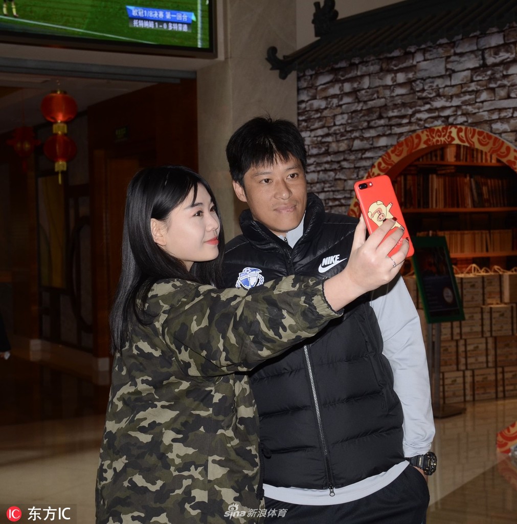 大连新外援哈姆西克亮相人气火爆