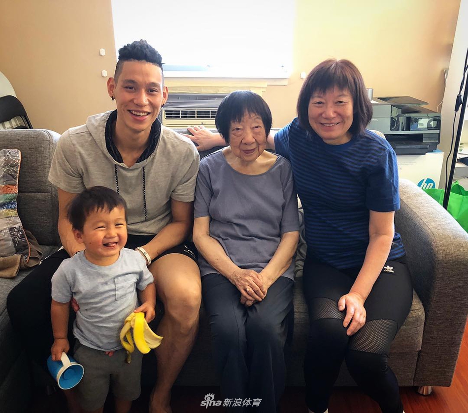 林书豪NBA休赛季的快乐生活