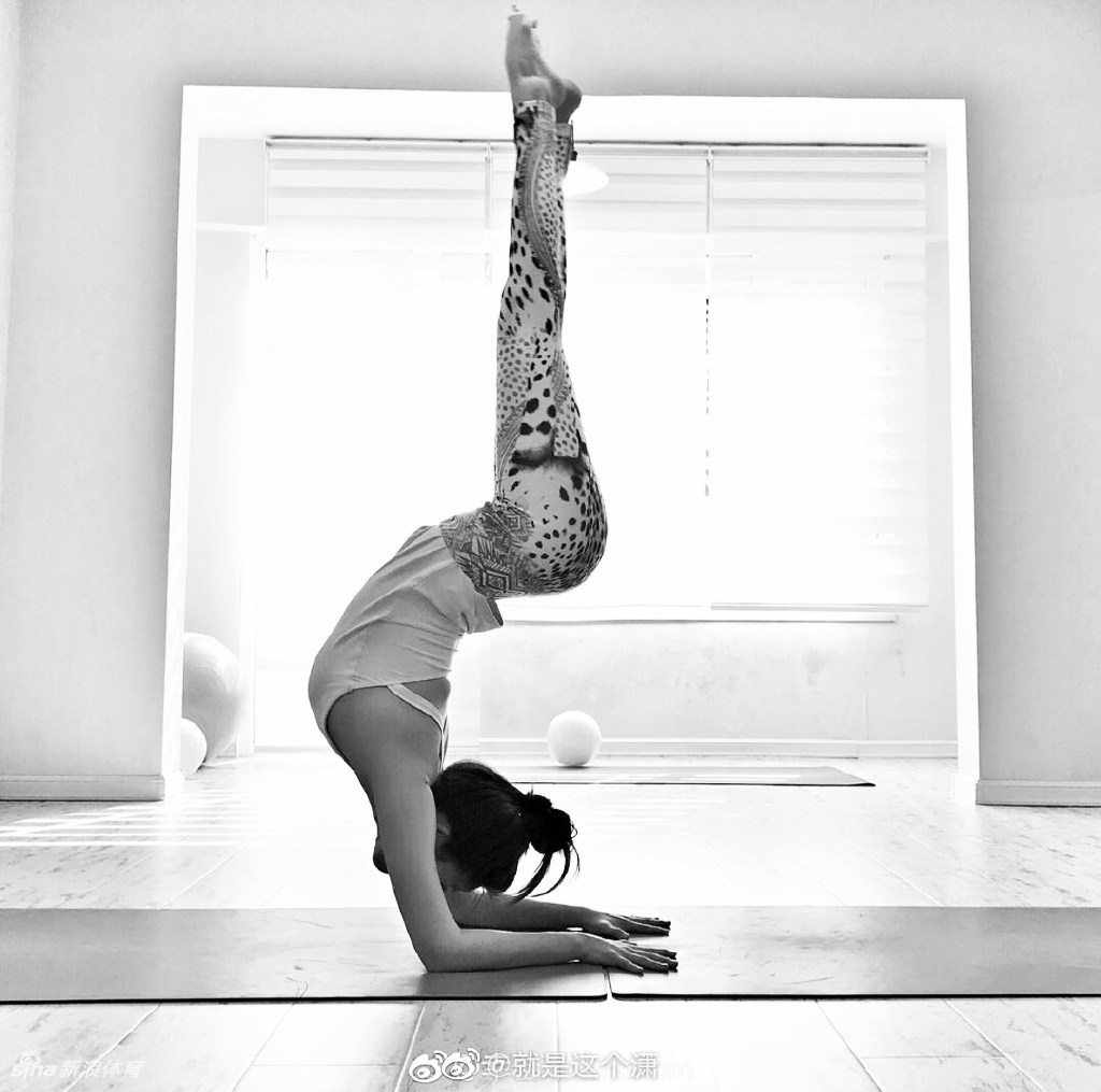 瑜伽美女也是詹蜜小姐姐!她的姿势你学不来