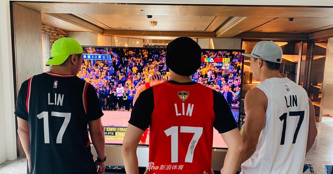 周杰伦观看总决赛