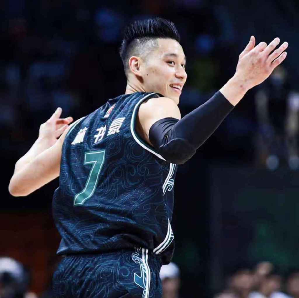 林书豪晒合影为李易峰庆生 称5月8日将有惊喜