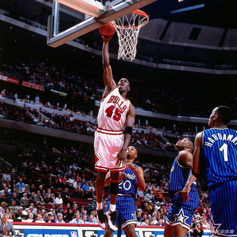 45号乔丹老照片：23号杀手本能仍在 依旧佛挡杀佛