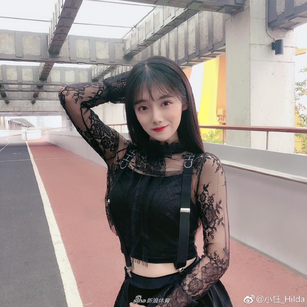 lol全明星赛小钰上演解说首秀_高清图集_新浪网