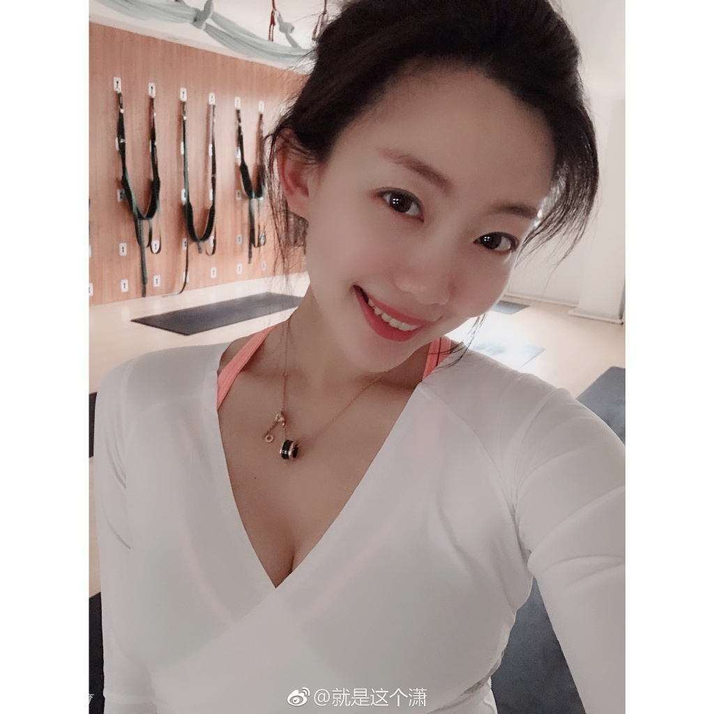 瑜伽美女也是詹蜜小姐姐!她的姿势你学不来
