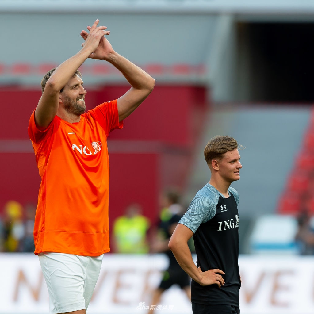 身高2米13的门将见过吗?诺天王变身绿茵场小飞机