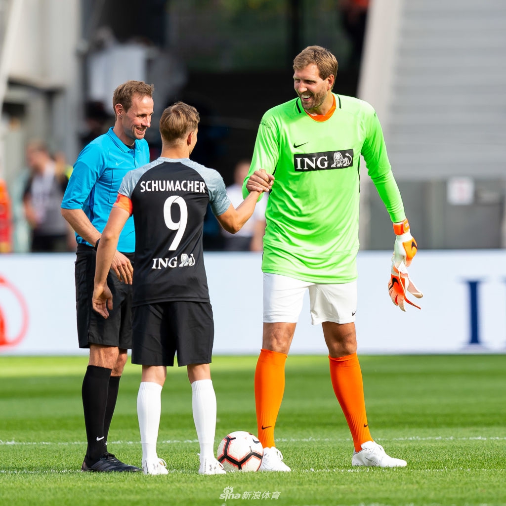 身高2米13的门将见过吗?诺天王变身绿茵场小飞机