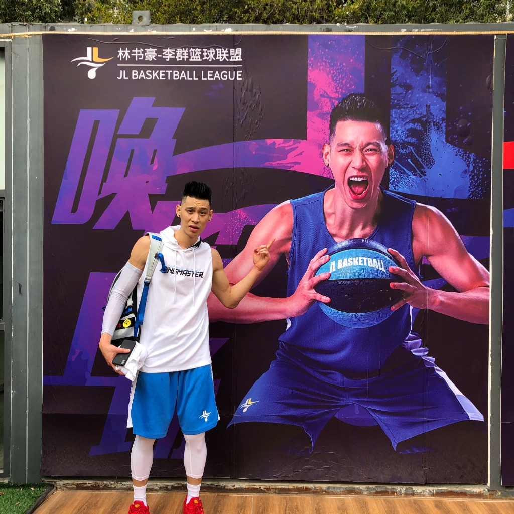 林书豪晒合影为李易峰庆生 称5月8日将有惊喜