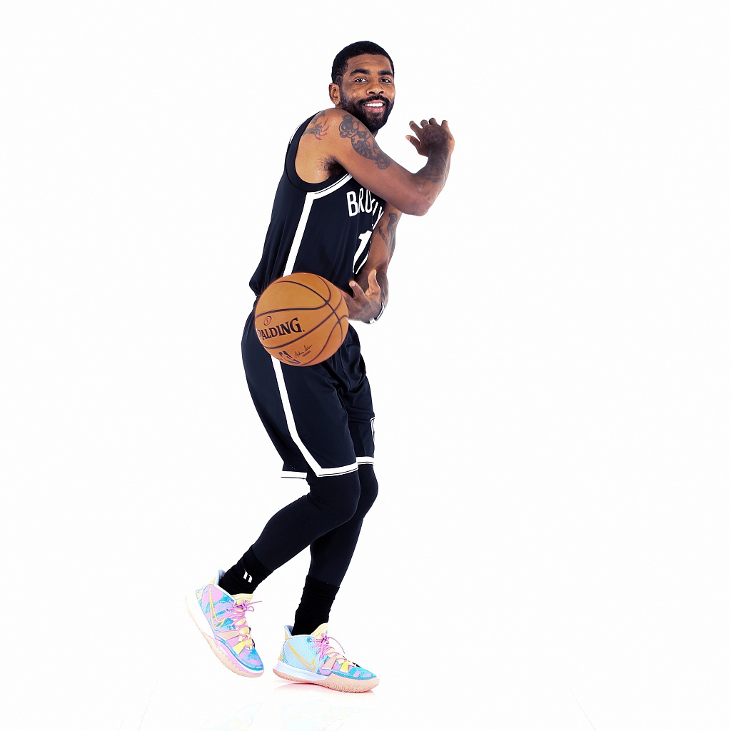 篮网队拍摄新赛季球员写真 杜兰特欧文造型满分