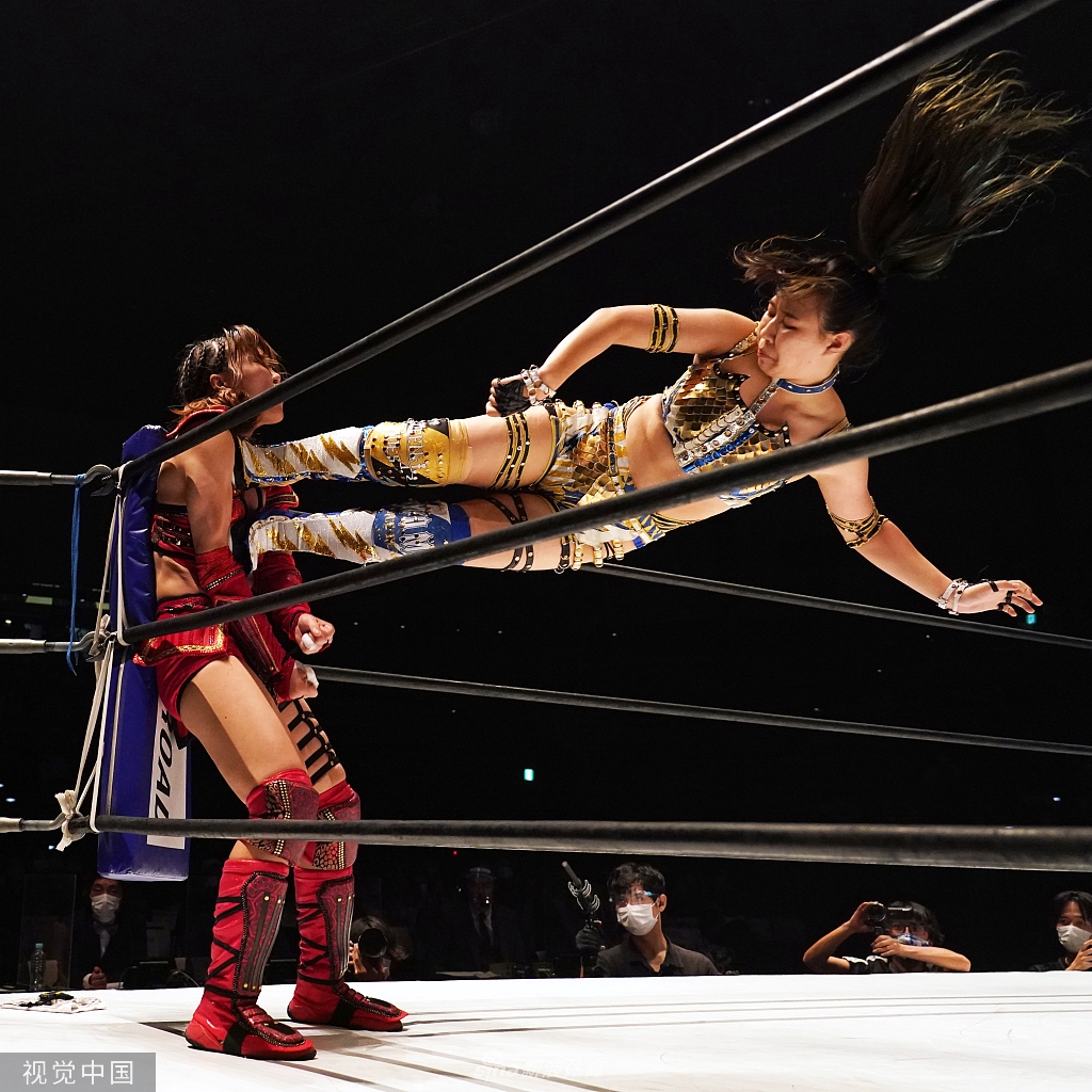 日本举行女子明星摔跤大赛