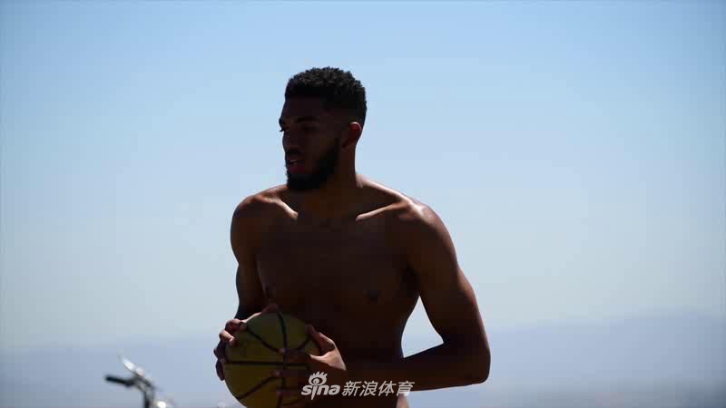 唐斯为ESPN拍摄全裸写真大片