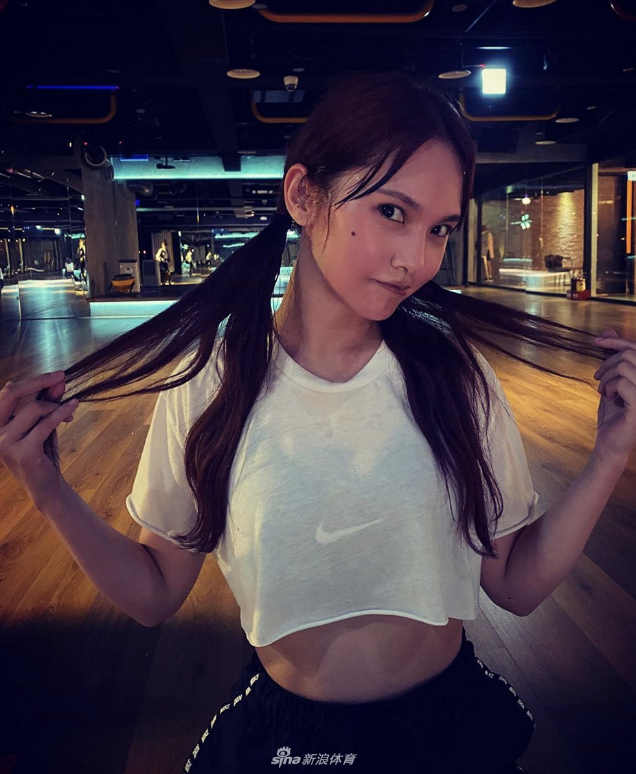 杨丞琳晒健身照面色红润秀纤腰 运动后素颜状态佳