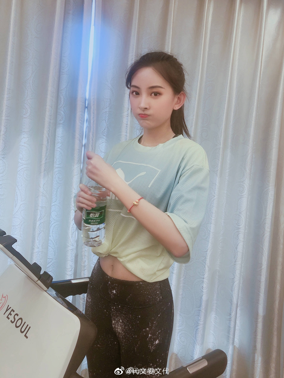 1 / 13 北京时间6月28日,美女演员代文雯微博更新