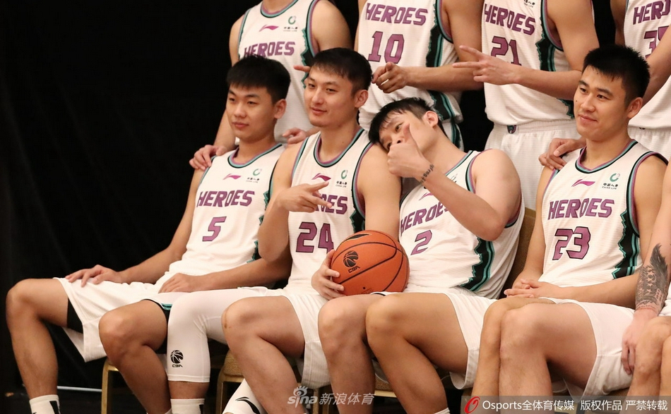 山东高速队官方写真拍摄花絮 丁彦雨航正式回归