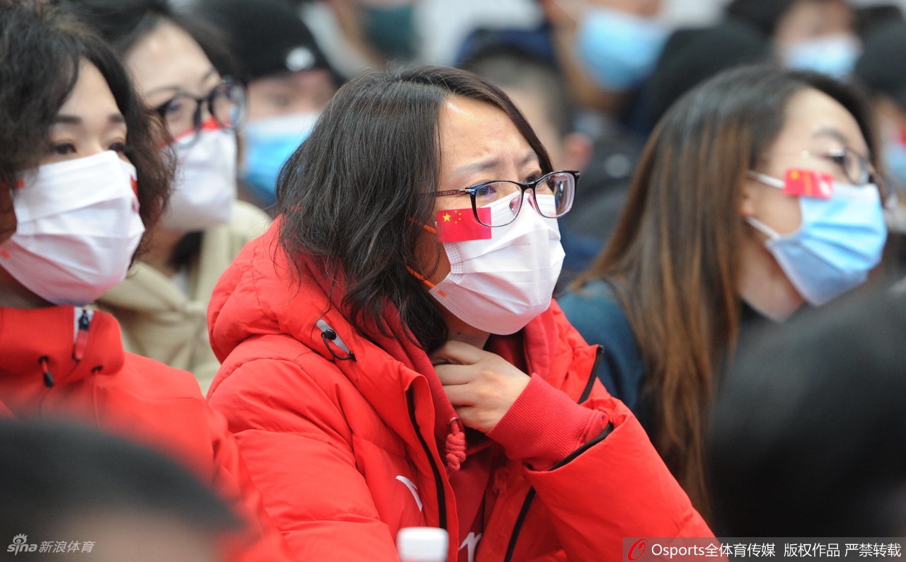 沈阳体育学院师生见证徐梦桃冬奥夺冠