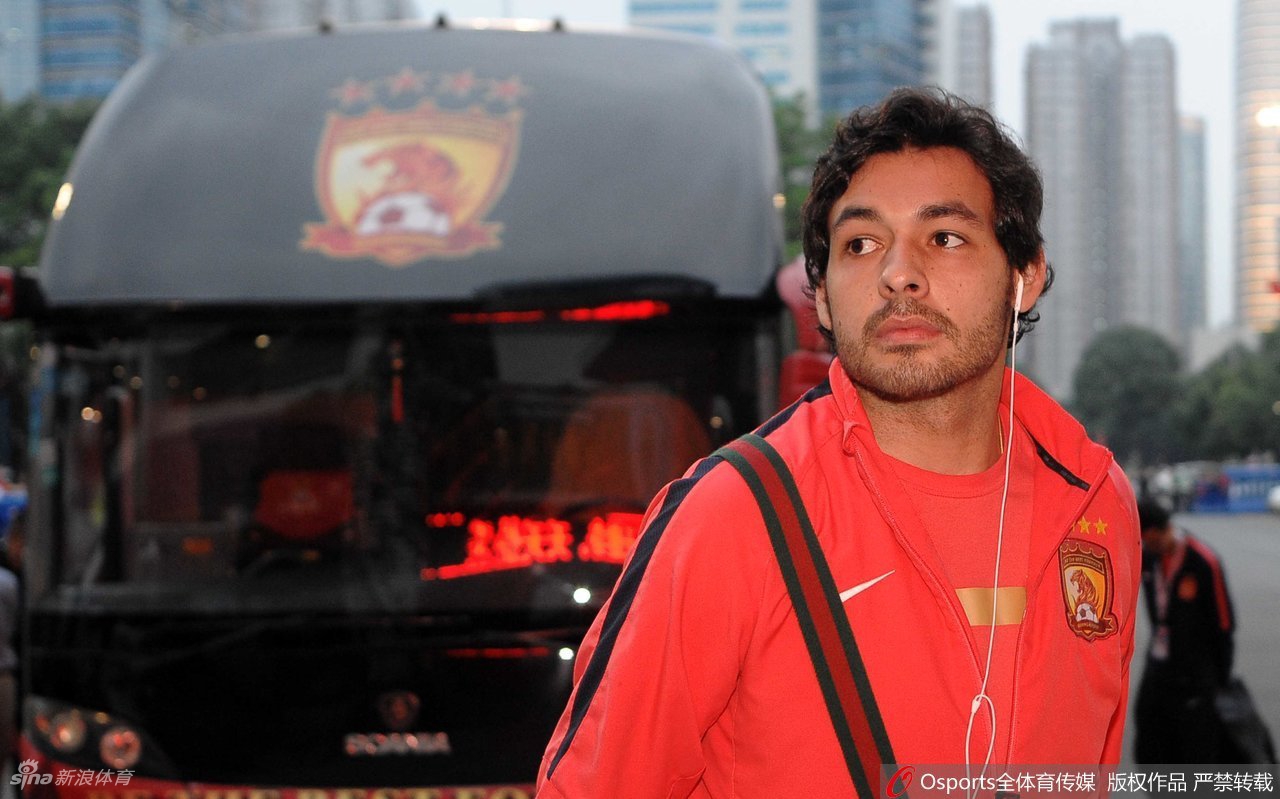 高拉特自由转会加盟桑托斯队 身披10号战袍