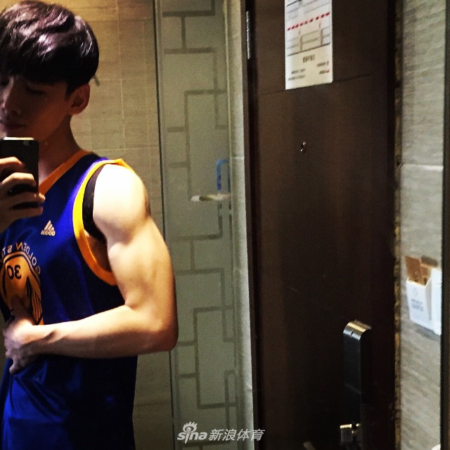 举铁狂人白敬亭也是詹皇迷弟