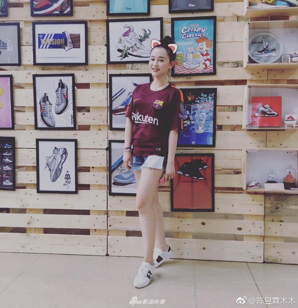 吴秀波包养门女主角Ins被扒 竟是巴萨球迷！