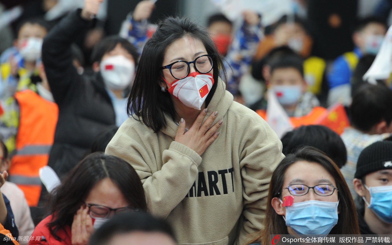 沈阳体育学院师生见证徐梦桃冬奥夺冠
