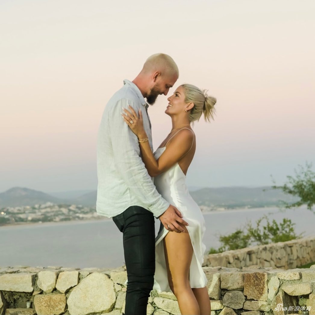 情场浪子不再浪！NBA高富帅帕森斯向网红女友求婚成功