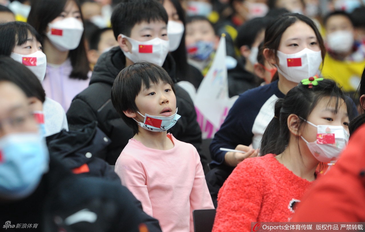 沈阳体育学院师生见证徐梦桃冬奥夺冠