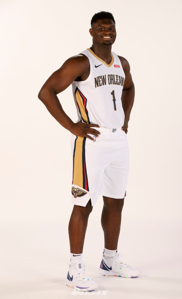 状元秀锡安拍摄球衣写真 鹈鹕迎来1号新王者