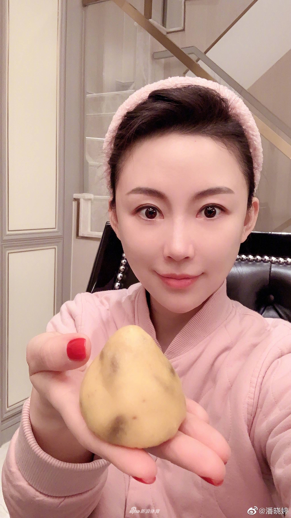 台球天后潘晓婷发自拍与粉丝互动