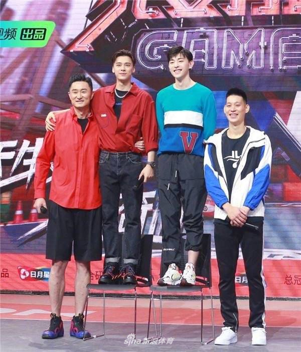 林书豪晒合影为李易峰庆生 称5月8日将有惊喜