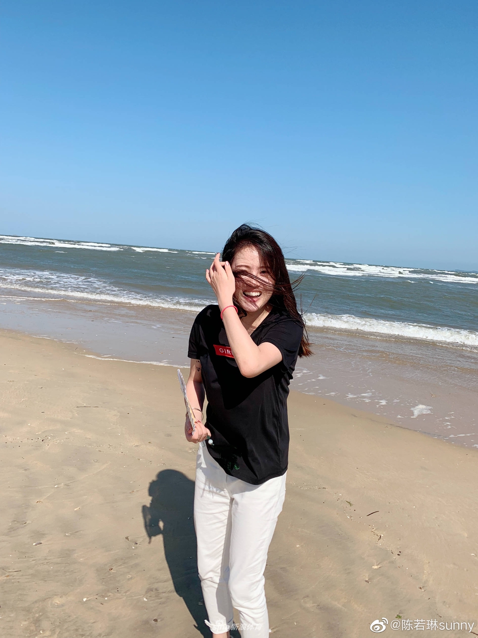奥运冠军陈若琳罕见晒自拍照 网友:太美了!