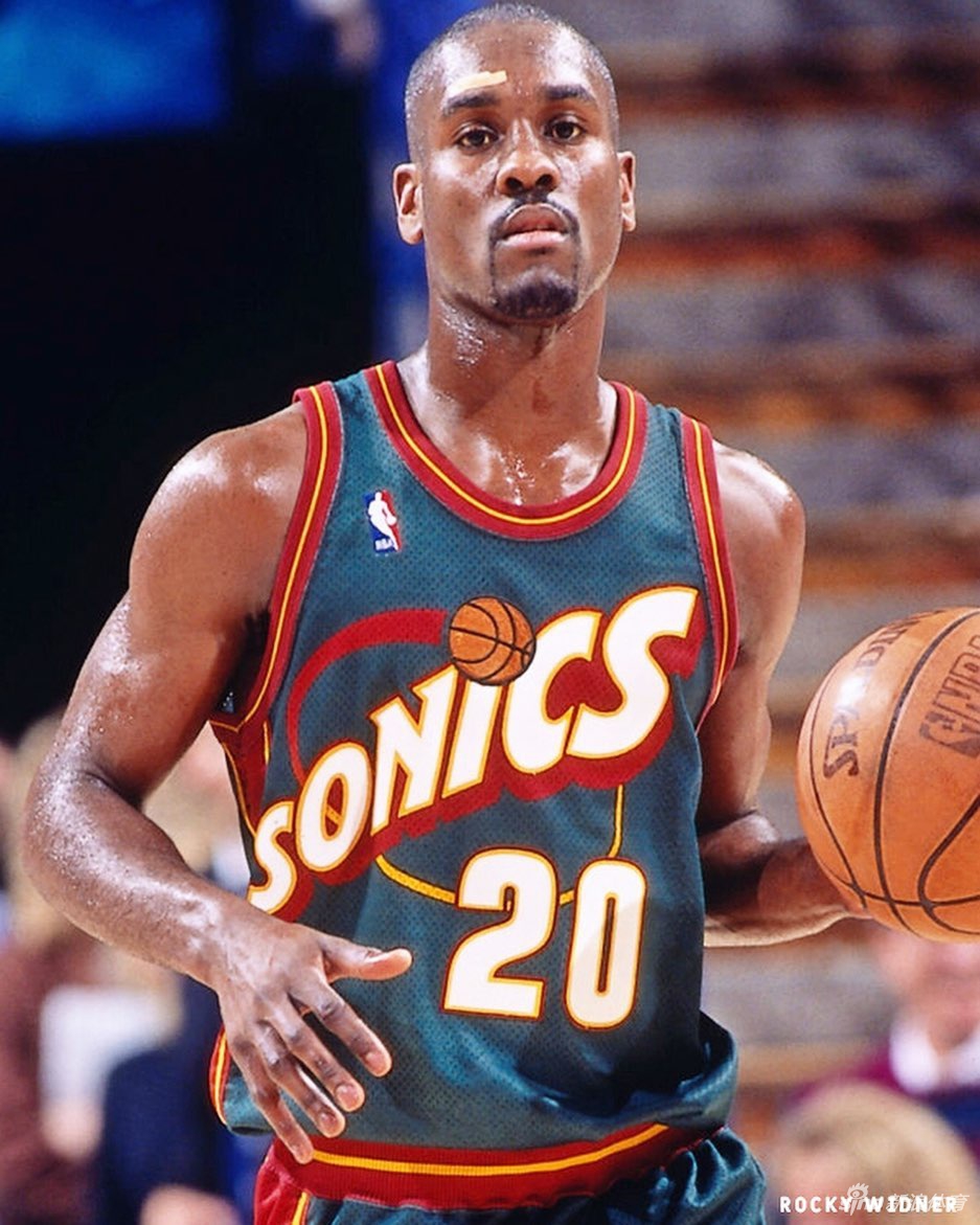 手套佩顿老照片：经典绿色超音速已成遥远回忆