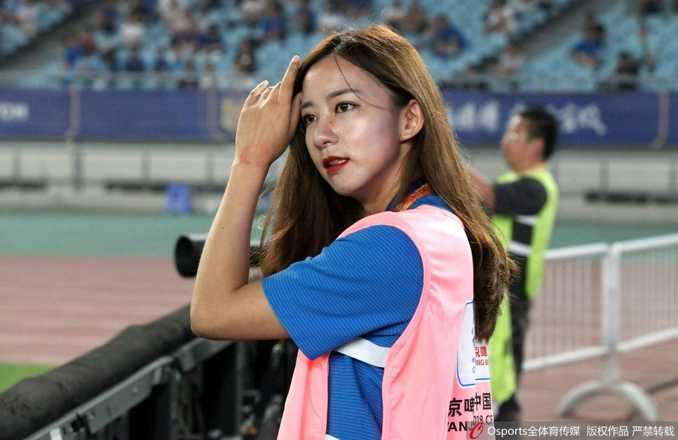 妇女能顶半边天！女记者实力与颜值并存