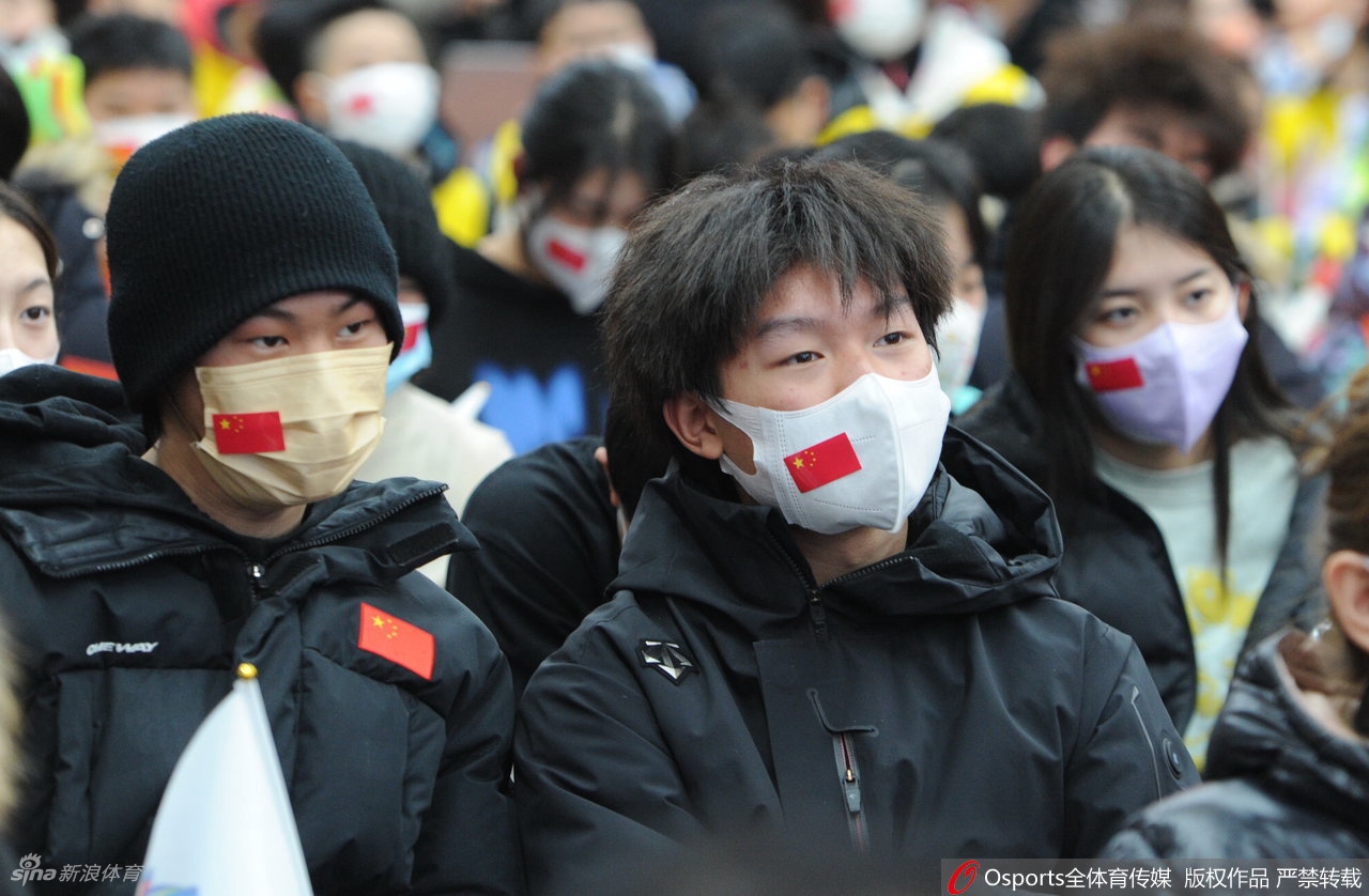 沈阳体育学院师生见证徐梦桃冬奥夺冠