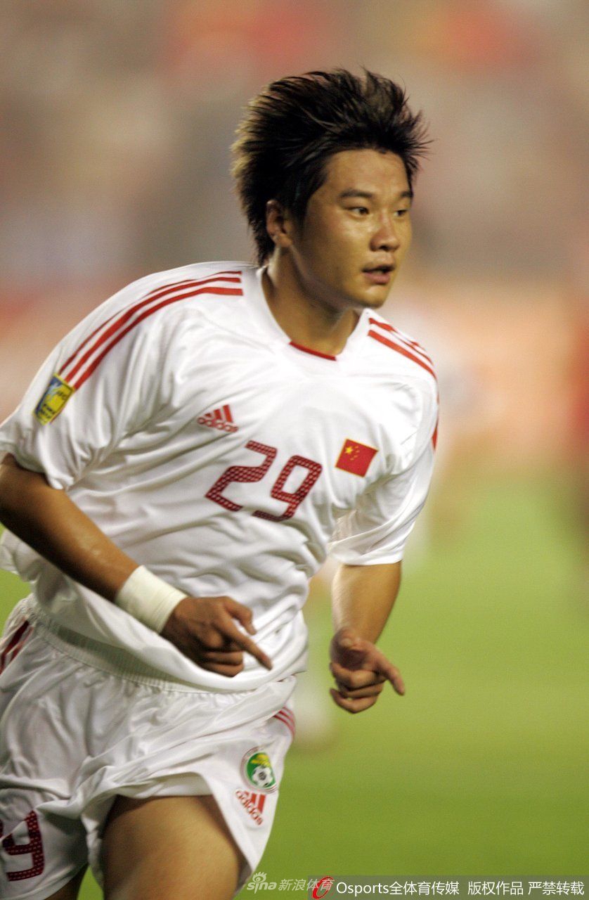 李金羽45岁生日快乐 回顾匆匆那年青涩照