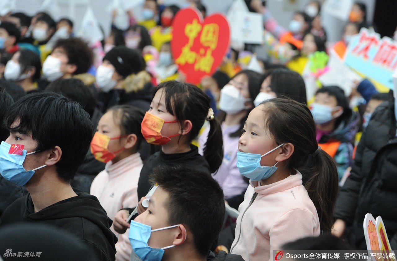 沈阳体育学院师生见证徐梦桃冬奥夺冠
