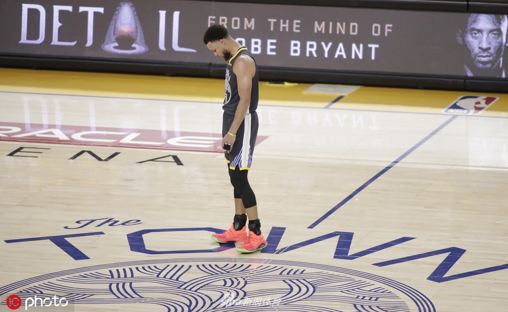 三连冠梦碎!苦涩!库里在自己主场目送对手夺冠