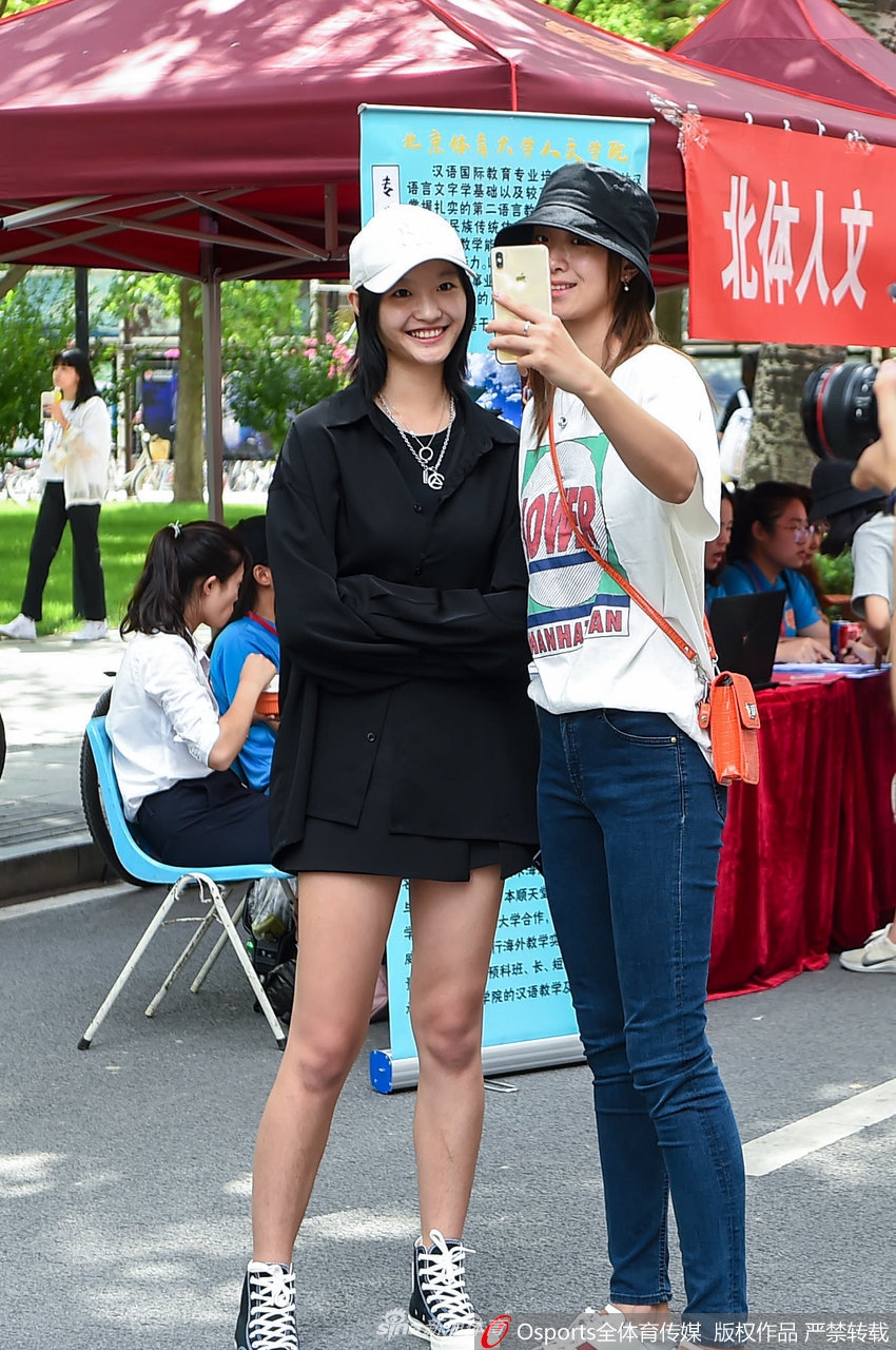 北京体育大学开学季 各路美女新生云集