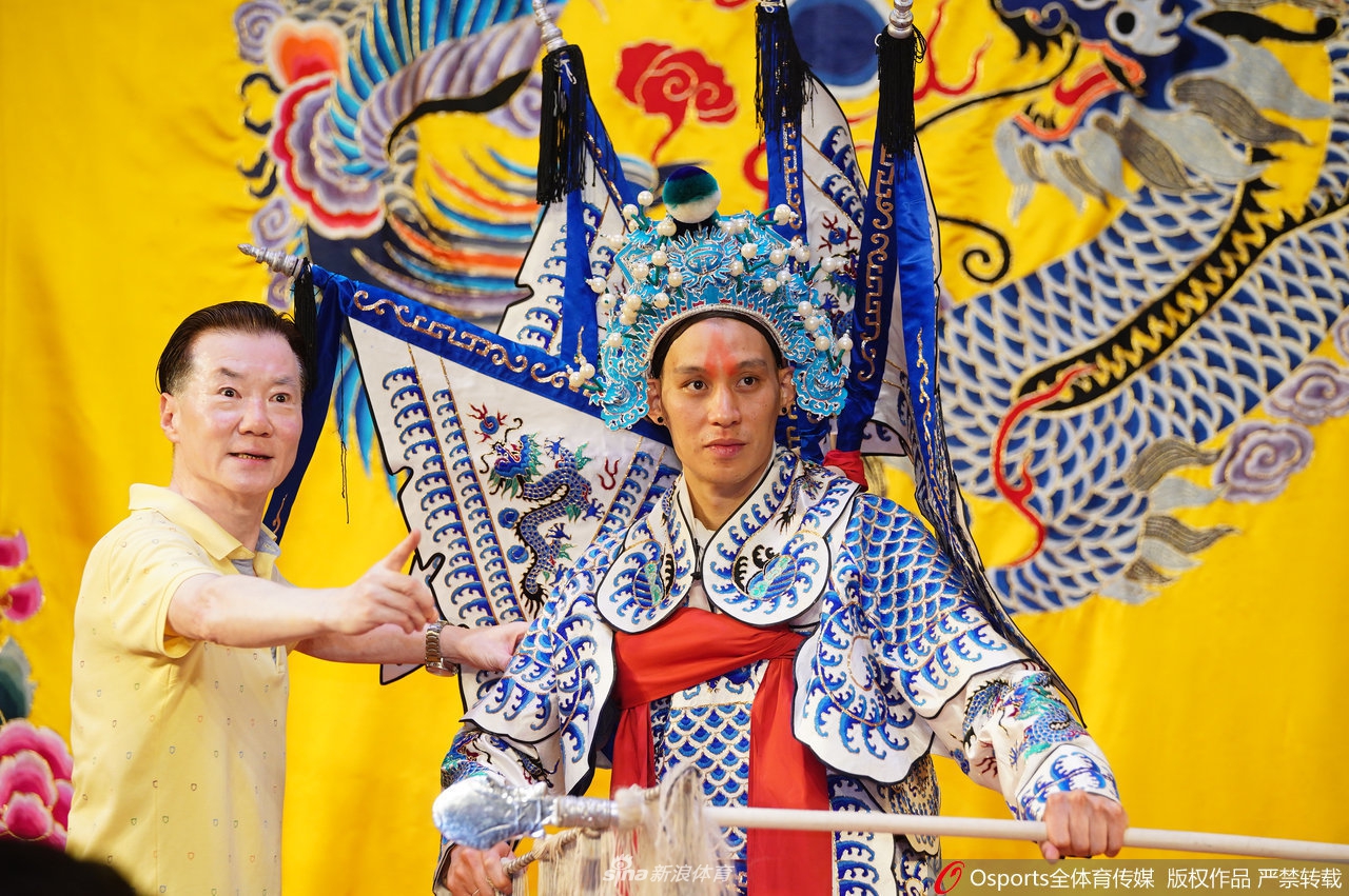 林书豪现身京城湖广会馆 变身常山赵子龙