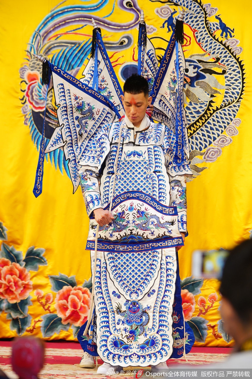 林书豪现身京城湖广会馆 变身常山赵子龙