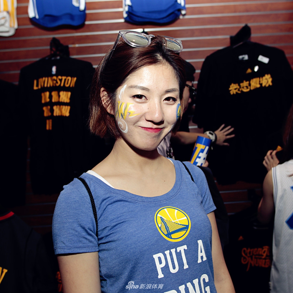 勇士国内女球迷集合 颜值身材大赞