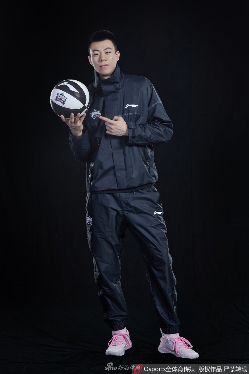 CBA全明星首发球员试装写真 郭艾伦领衔