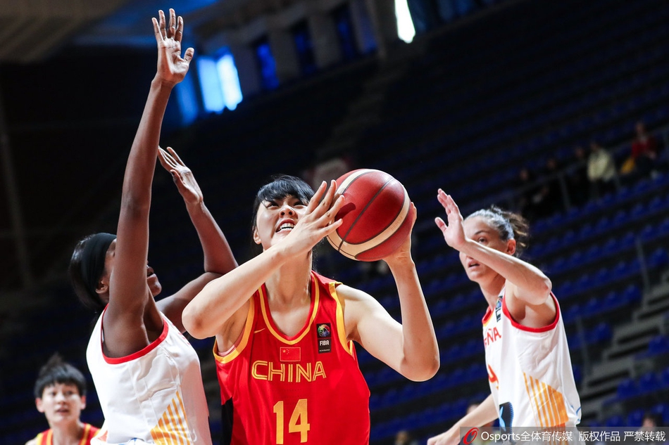 中国女篮险胜西班牙晋级奥运会