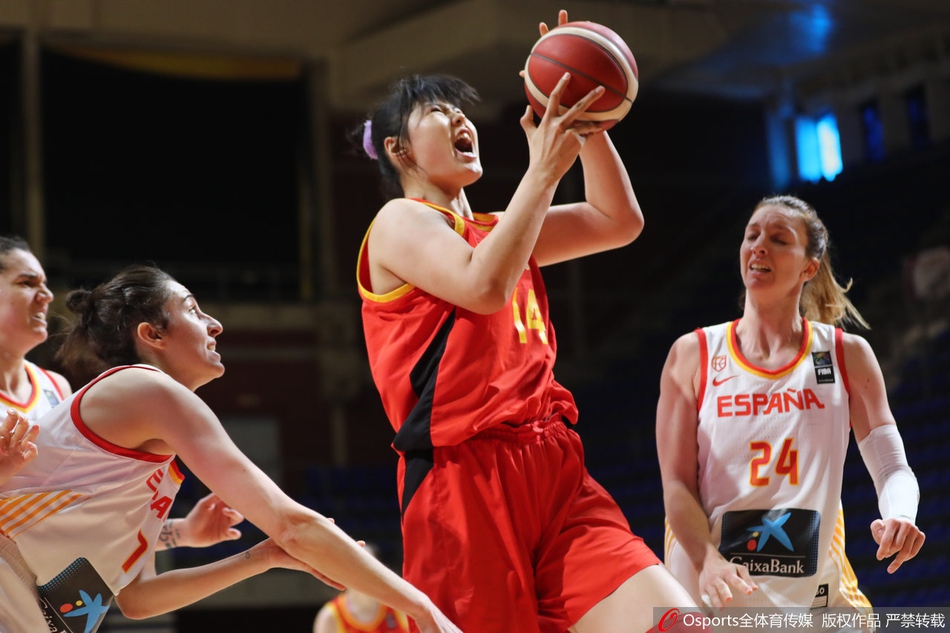 中国女篮险胜西班牙晋级奥运会