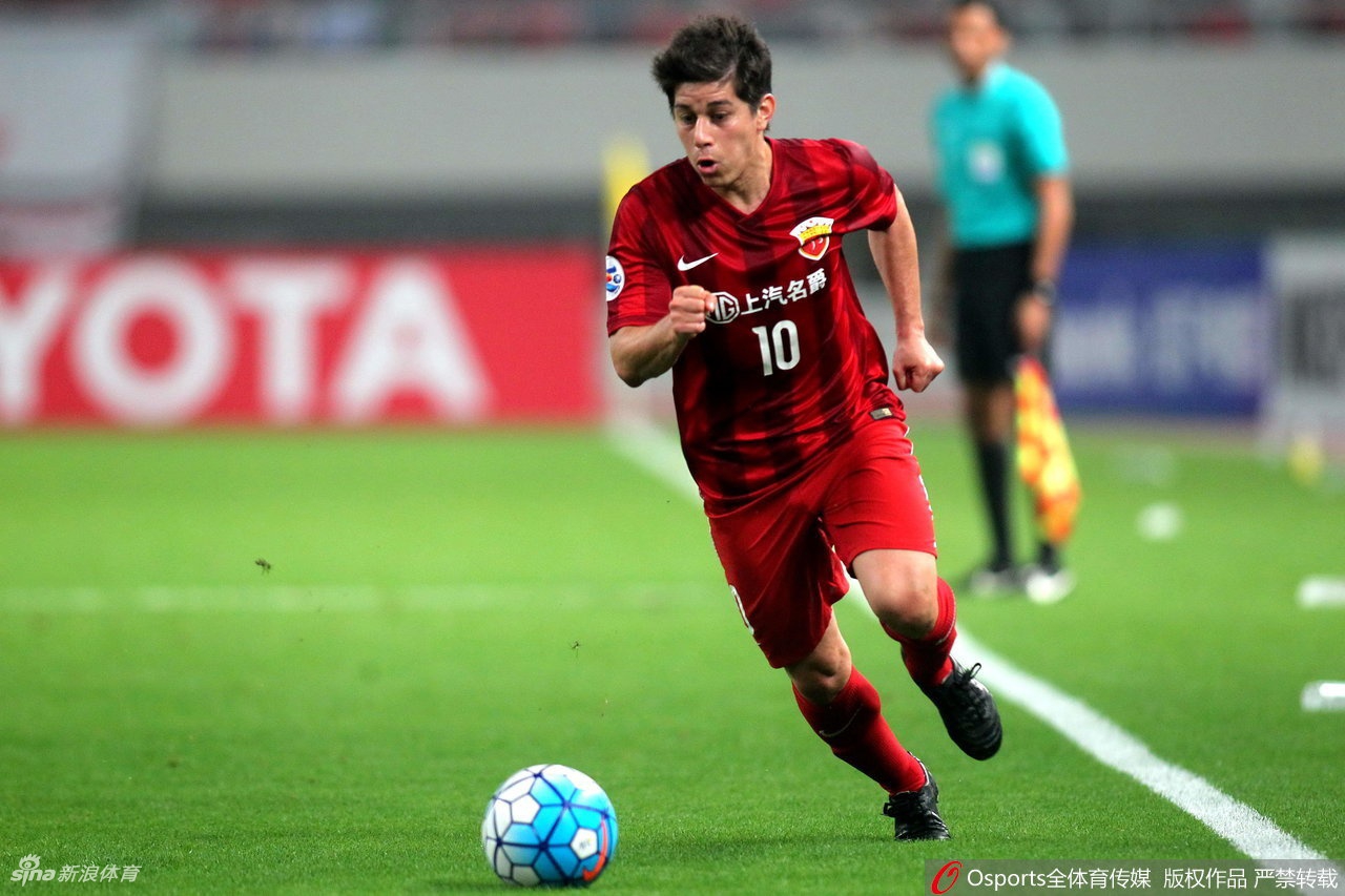 曝孔卡要回中国复出 晒照秀腹肌37岁身材没走样