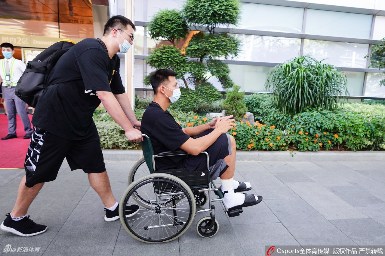 朱芳雨确认易建联将缺席新赛季CBA联赛