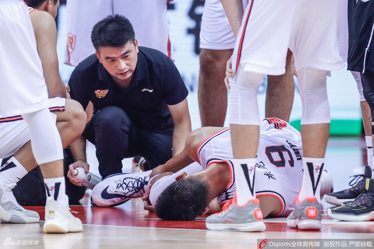 朱芳雨确认易建联将缺席新赛季CBA联赛