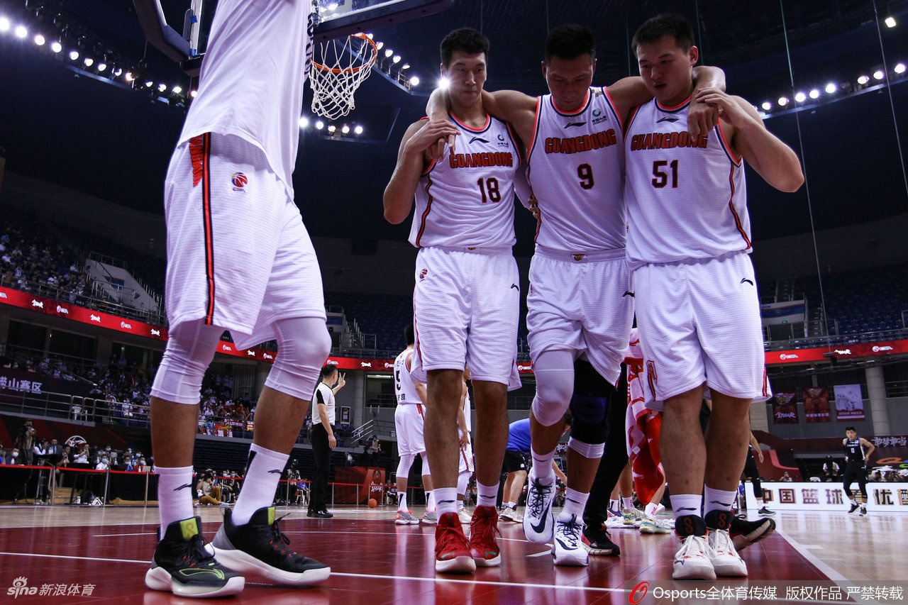 朱芳雨确认易建联将缺席新赛季CBA联赛