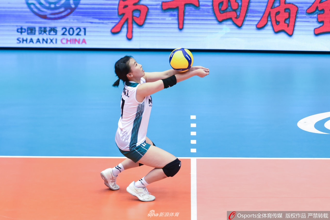 河南女排提前出线晋级八强 澳门女排变迷妹与朱婷合影