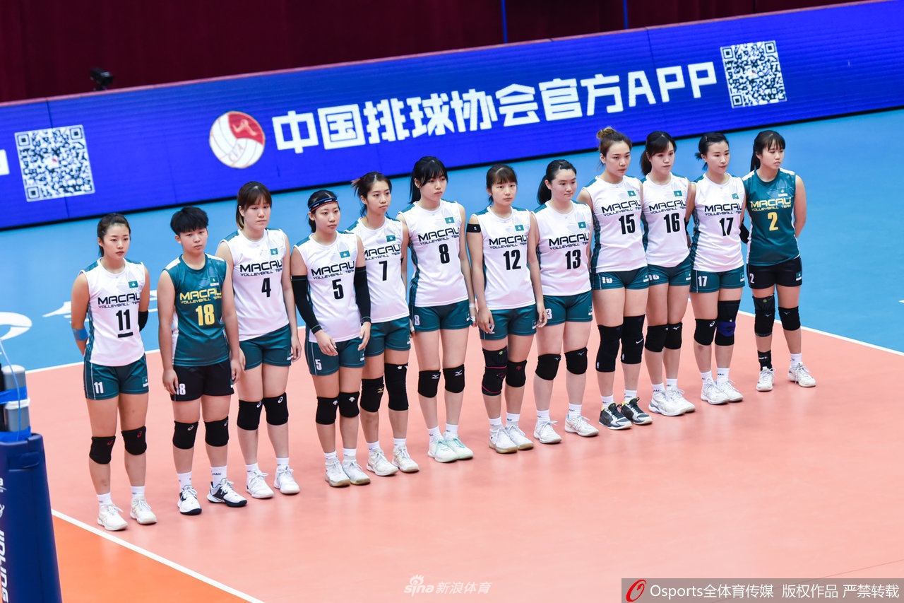 河南女排提前出线晋级八强 澳门女排变迷妹与朱婷合影