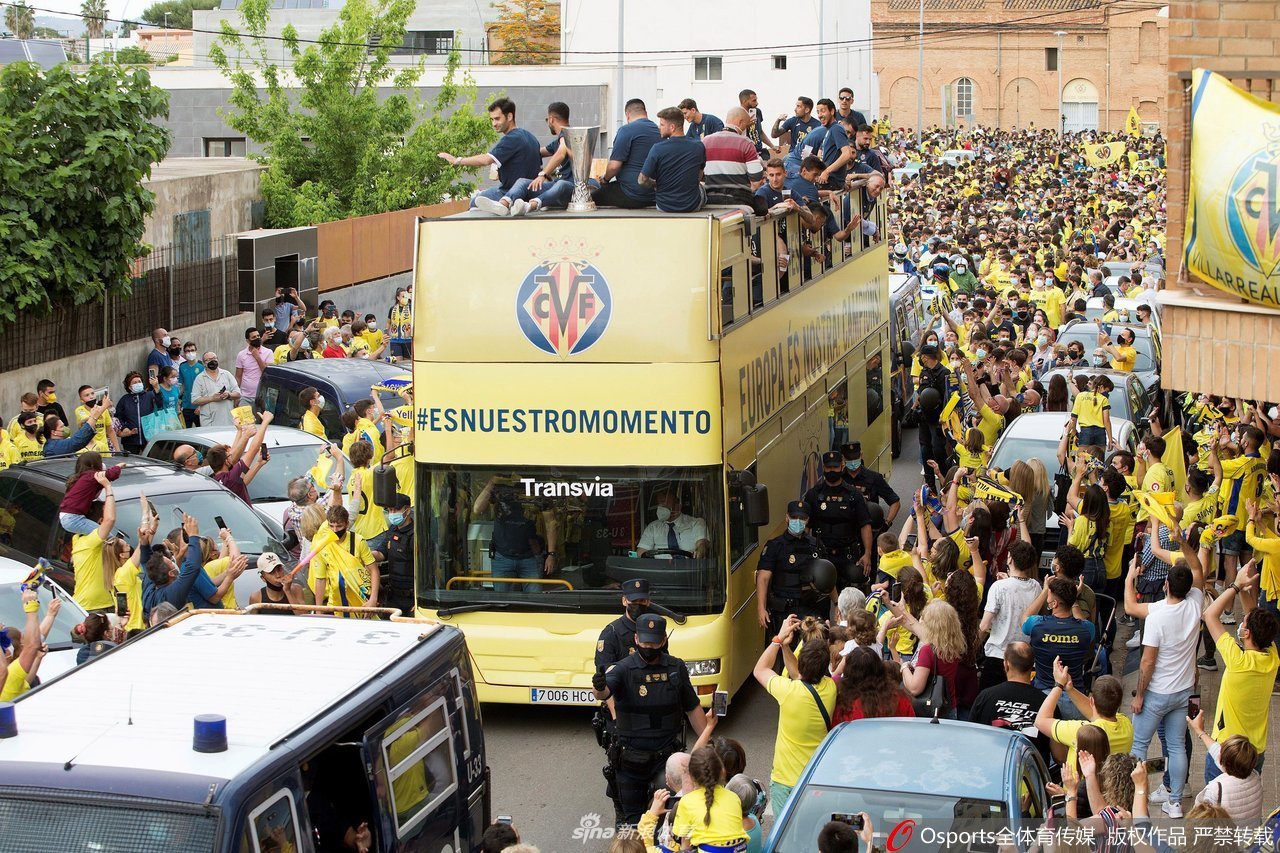 比利亚雷亚尔巡游庆祝夺得欧联杯